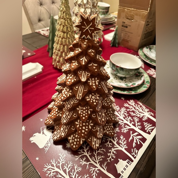 Pottery Barn Gingerbread Tree Cookie Jar NWT - Picture 2 of 3